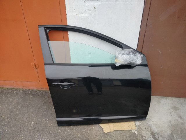 Пассажирская передняя дверь 801009742R RENAULT