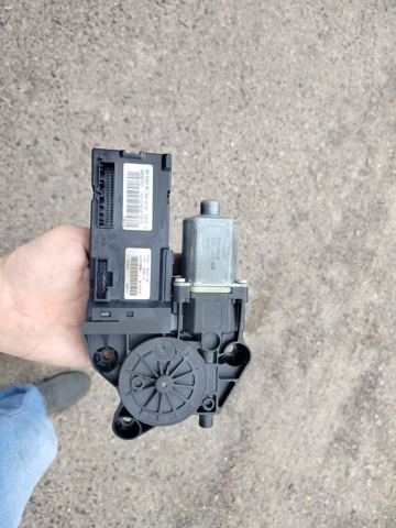 Мотор стеклоподъемника двери задней, левой 807315510R RENAULT