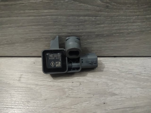 988300005R RENAULT Датчик удара купить в Каменское