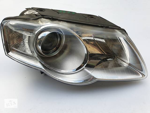 Вставка фары правой 3C0941006AA VAG