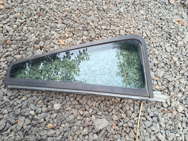 Форточка двери треугольник, задней, левой CVB500270 LAND ROVER