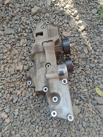 Кронштейн генератора натяжной LR002827 LAND ROVER