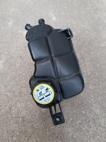 Водяной бачок системы охлаждения LR004080 LAND ROVER