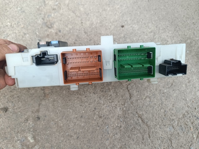 LAND ROVER LR004680 в наличии Николаев