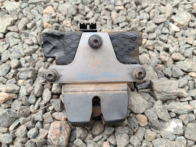 Замок крышки багажника LR005164 LAND ROVER