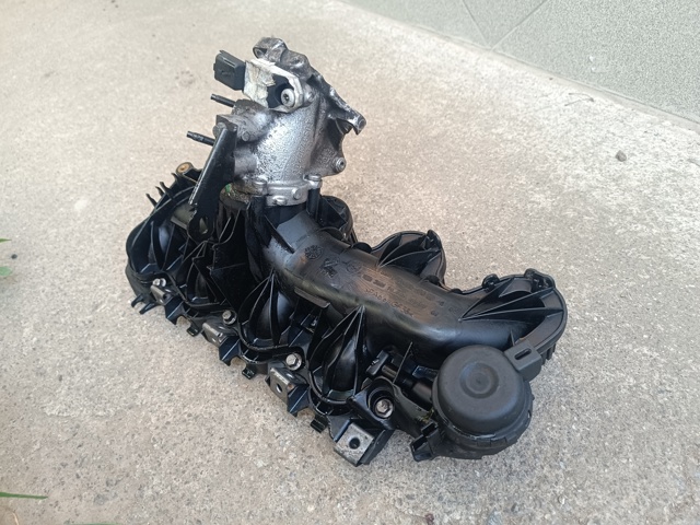 Коллектор впускной LR006680 LAND ROVER