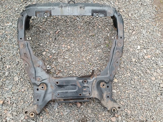 Поперечина передней подвески LR007398 LAND ROVER