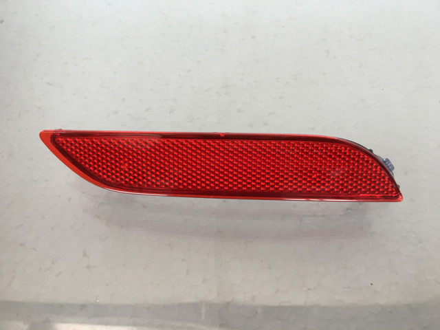 Правый отражатель бампера 8191006070 MARKET (OEM)
