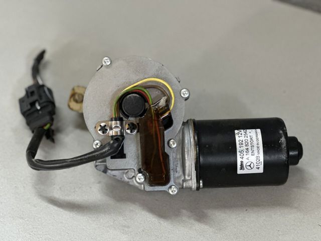 Мотор стеклоочистителя лобового стекла A1648202542 MERCEDES