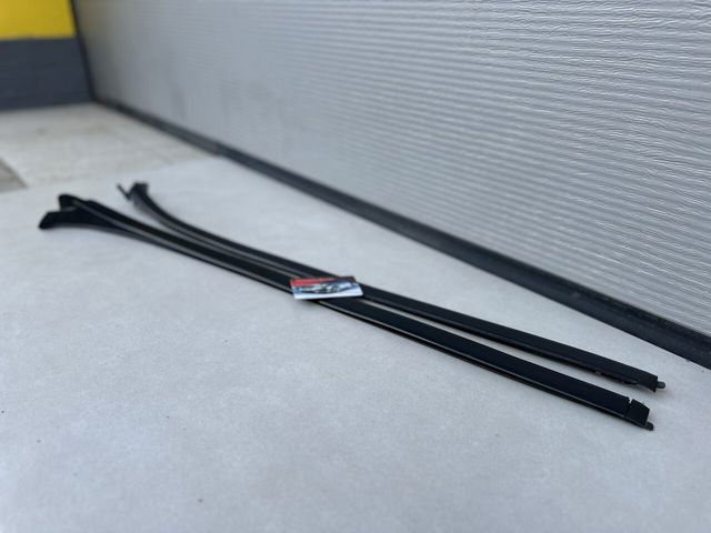 A1666901280 MERCEDES Молдинг лобового стекла правый купить в Черновцы