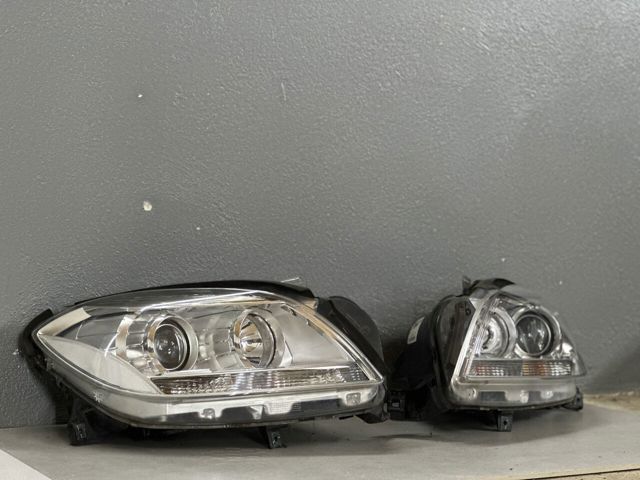Правая блок фара A1668204959 MERCEDES