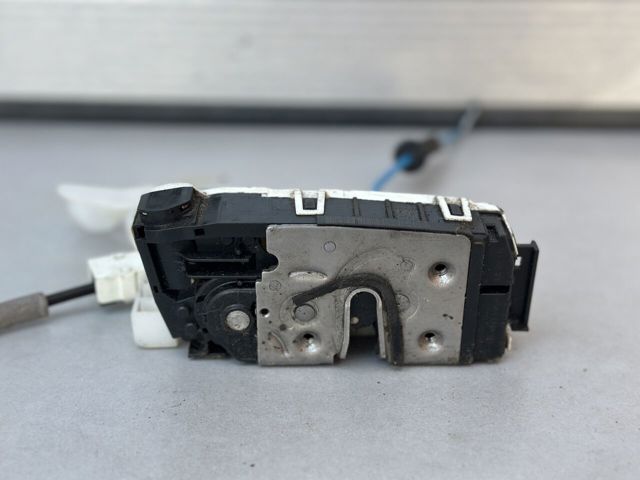 Запор кабины A2047202535 MERCEDES