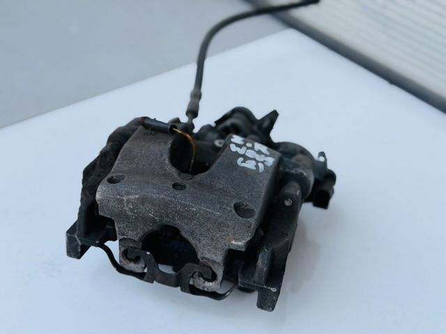 Задний правый суппорт A2054230281 MERCEDES