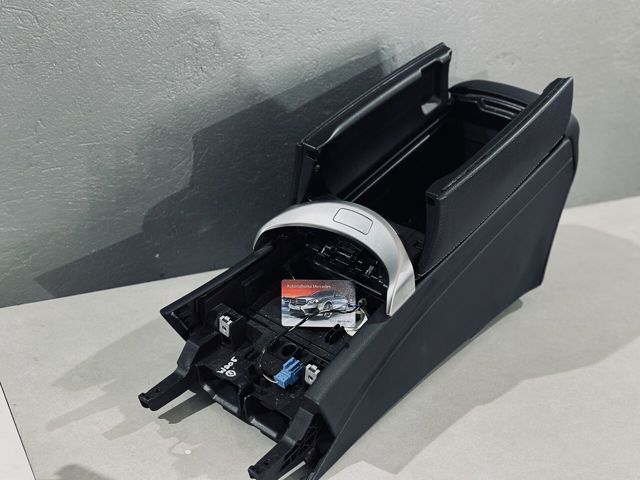Крышка подлокотника A2056808804 MERCEDES