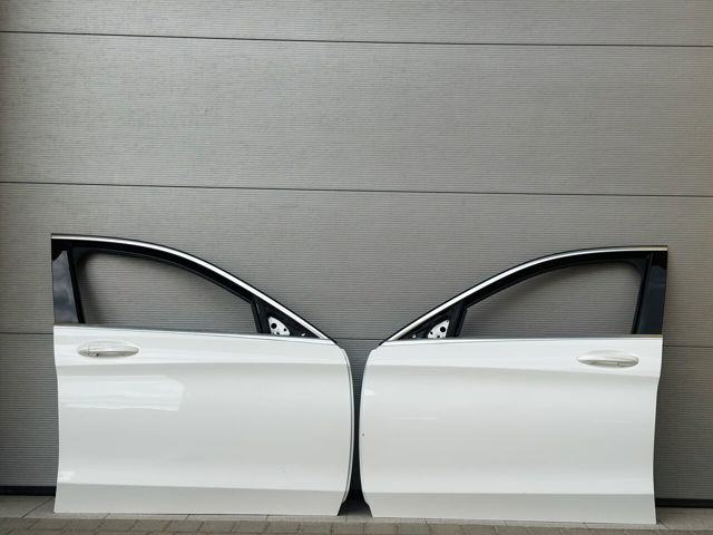 Пассажирская передняя дверь A2057200205 MERCEDES