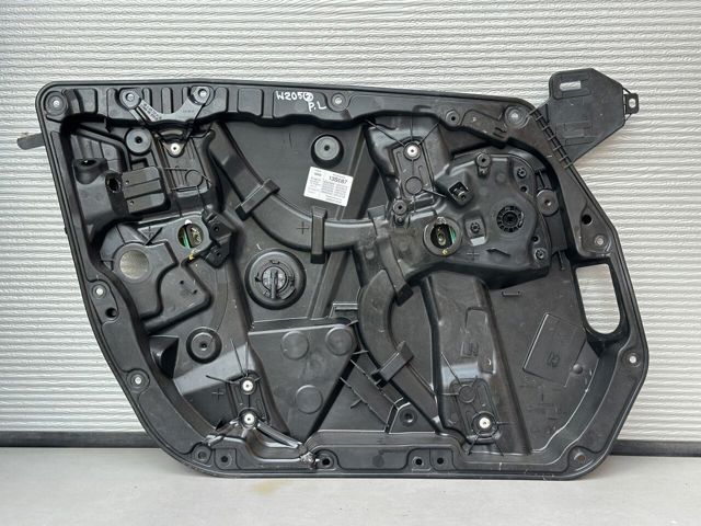 Стеклоподъемник передней левой двери A2057204923 MERCEDES