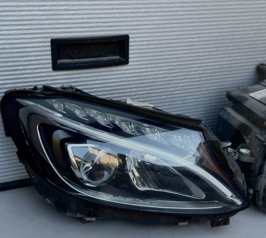 Фара правая A2059067603 MERCEDES