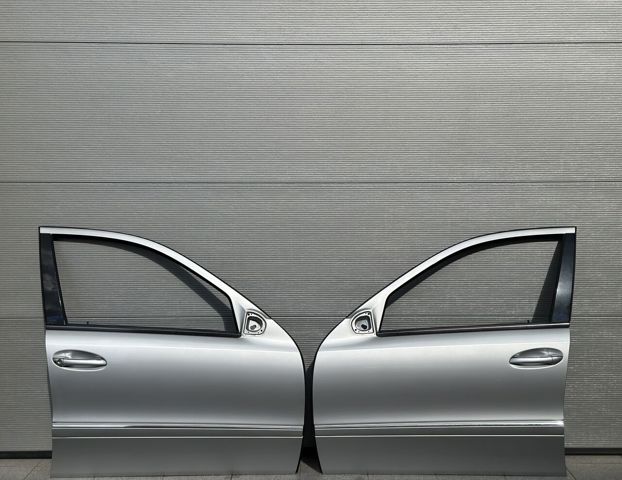 Пассажирская передняя дверь A2117201405 MERCEDES