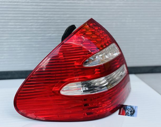 Фонарь задний левый A2118200564 MERCEDES