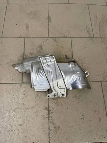 Крышка выпускного коллектора 11657618370 BMW