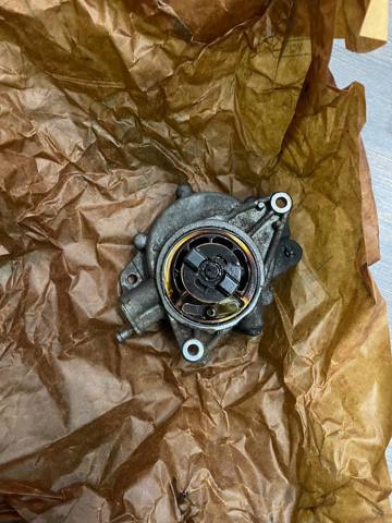 Насос вакуумный 11667586424 BMW