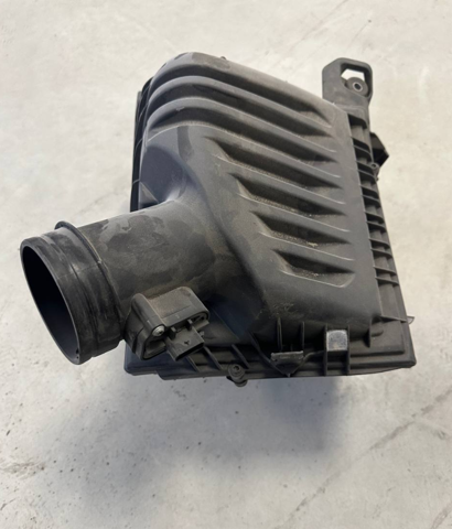 13717609482 BMW Корпус воздушного фильтра купить в Павлоград
