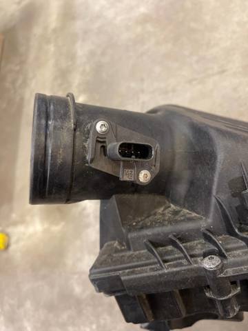 13718655835 BMW Корпус воздушного фильтра купить в Николаев