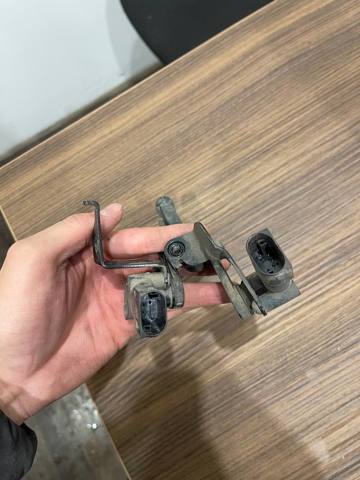 Датчик уровня кузова, передний 37146895466 BMW