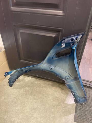 Переднее правое крыло 41007438922 BMW