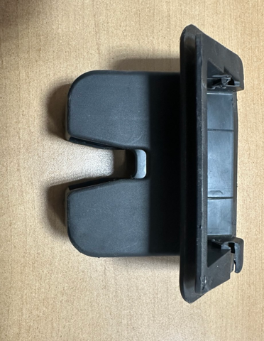 Накладка крышки багажника 4M0827520 VAG