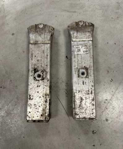 Кронштейн усилителя переднего бампера 51117301587 BMW