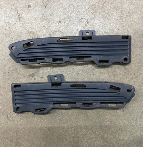 BMW 51117355239 Молдинг решетки бампера переднего левый в наличии Житомир