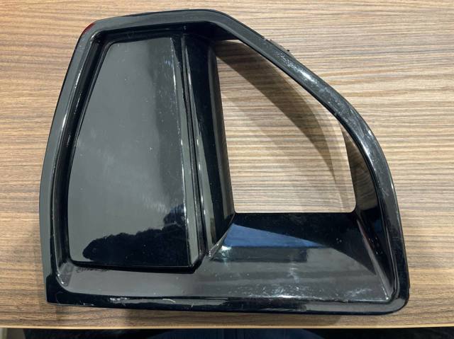 Молдинг решетки переднего бампера, правый 51118074270 BMW