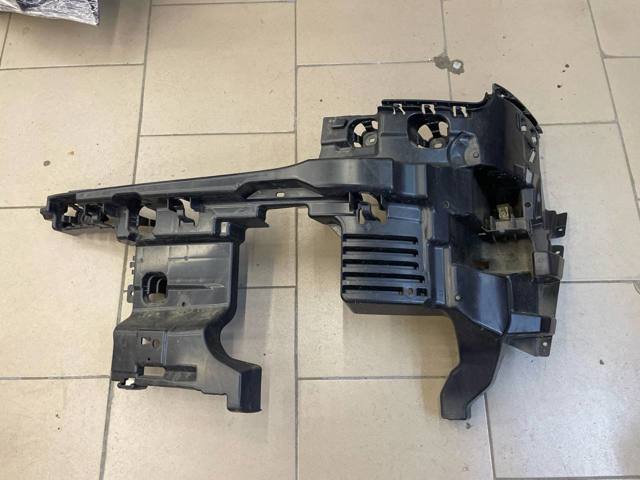Кронштейн бампера заднего, внешний правый 51127389358 BMW