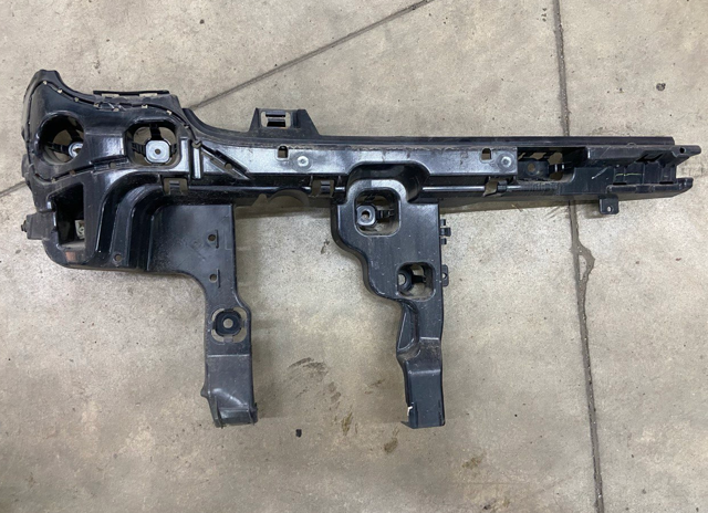Левый кронштейн крепления бампера заднего 51127411145 BMW