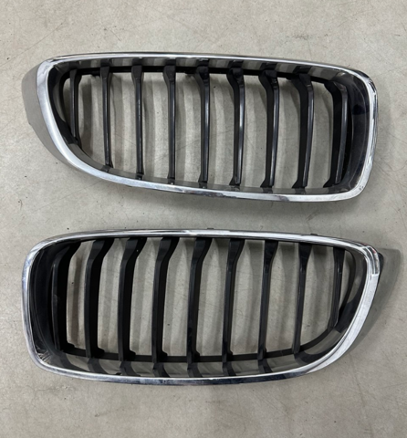 Решетка радиатора правая 51137294818 BMW