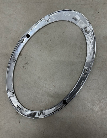 51137351371 BMW Рамка (облицовка) фары левой купить в Запорожье