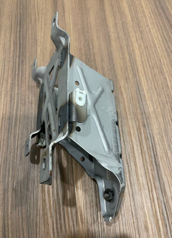 51169266367 BMW Кронштейн подлокотника купить в Кривой Рог