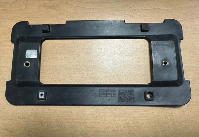 BMW 51187160607 Панель крепления номерного знака заднего в наличии Кривой Рог