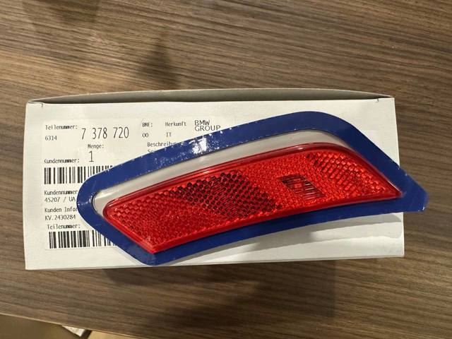 Правый катафот заднего бампера 63147378720 BMW