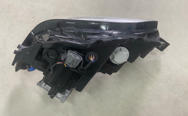 MAZDA BCJH51030K Фара правая в наличии Львов