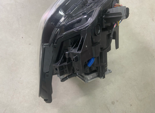 MAZDA BCJH51030K Фара правая в наличии Кривой Рог