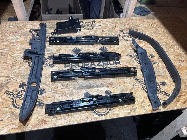 Уплотнитель крыла 51767349606 BMW