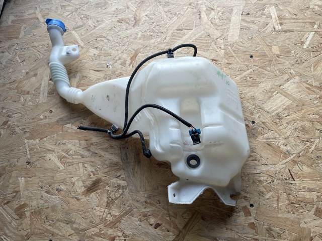 Водяной бачок омывателя стекла Tesla Model S