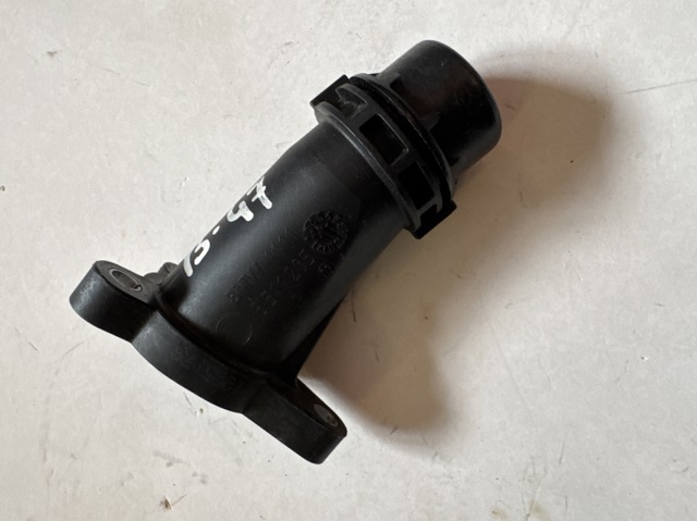 Штуцер блока системы охлаждения 11118511205 BMW