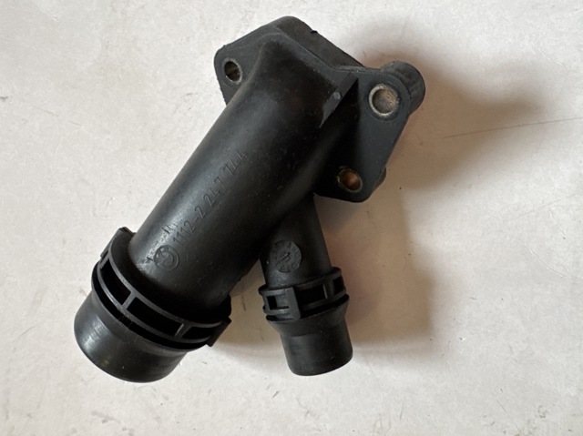 Тройник системы охлаждения BMW 5