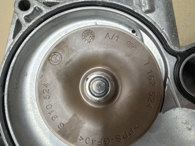 BMW 11517619303 Помпа водяная (насос) охлаждения в наличии Николаев