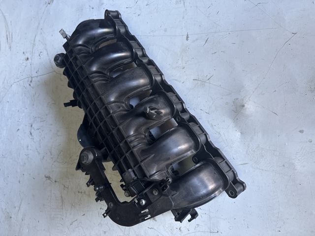 Впускной коллектор 11617576911 BMW