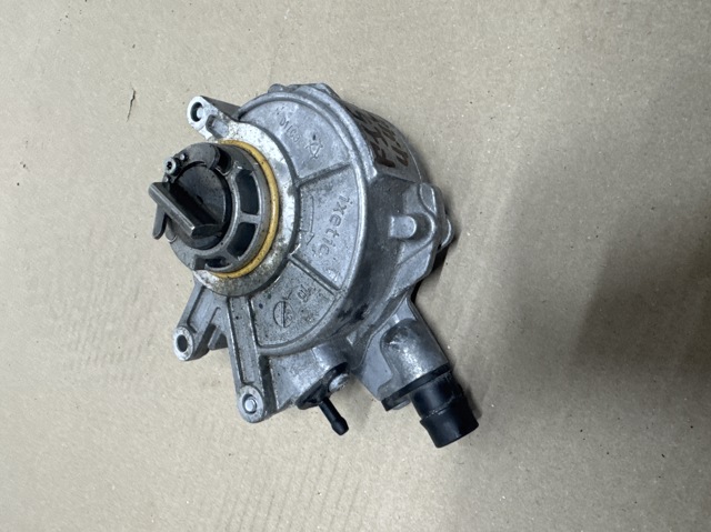 Насос вакуумный 11668605976 BMW