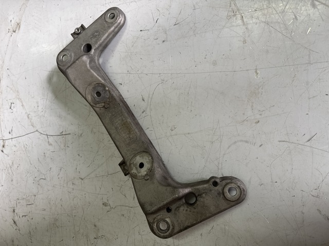 Балка крепления коробки передач 22326796611 BMW